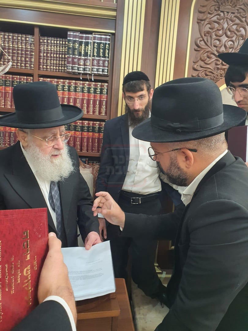 "קרב המרפקים" בעצרת | 'זופניק בכיכר' עם כל התמונות, הנייעס והחשיפות של השבוע