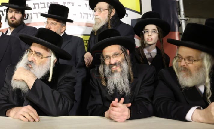 טעמשוואר על הבמה