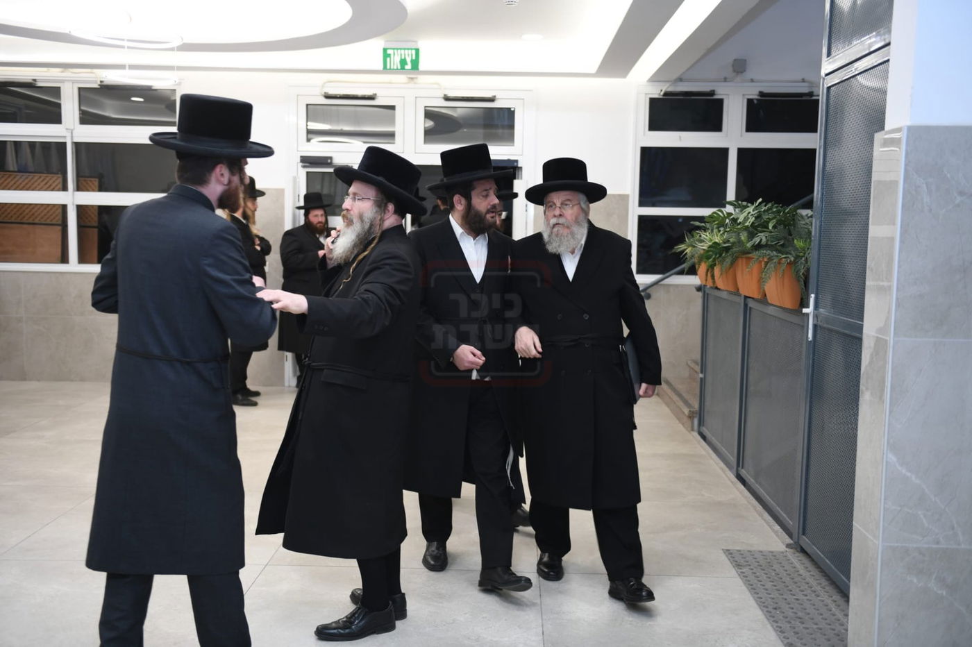 "קרב המרפקים" בעצרת | 'זופניק בכיכר' עם כל התמונות, הנייעס והחשיפות של השבוע