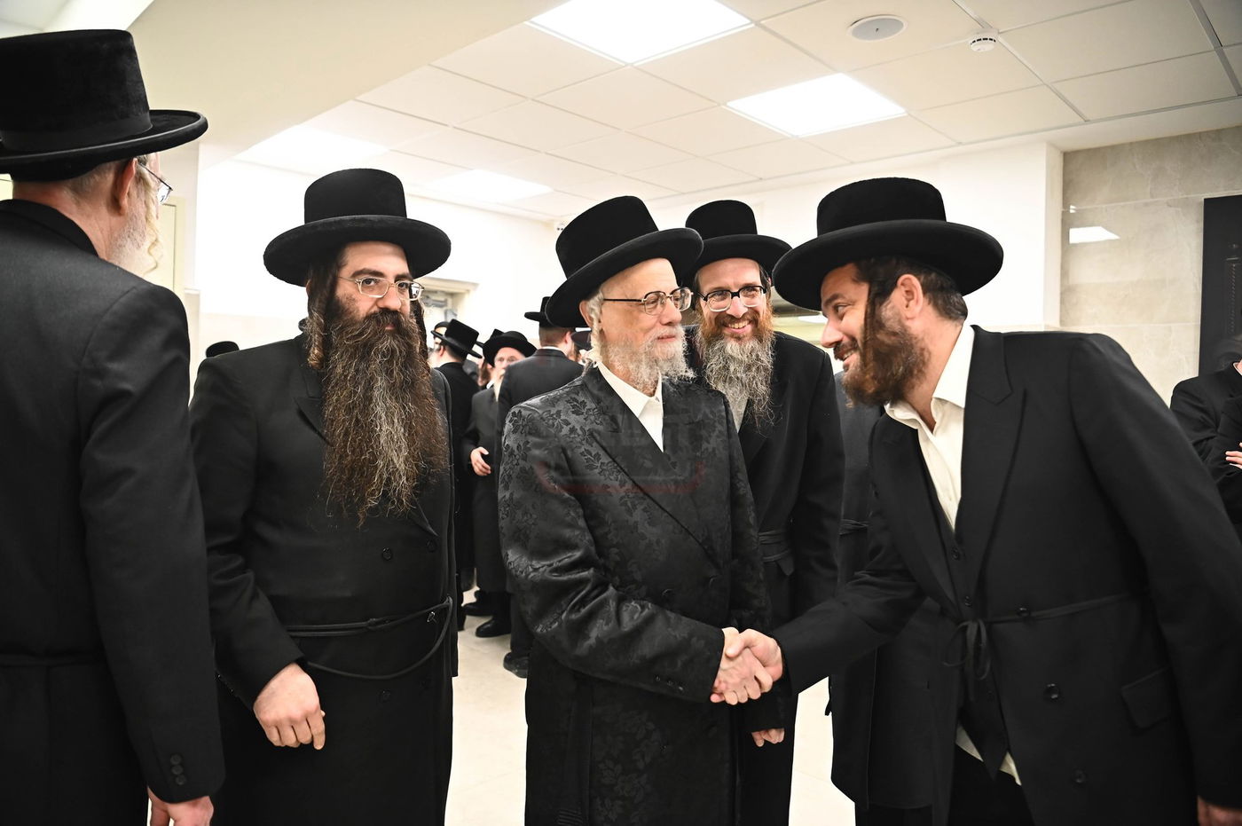 האדמו"ר מסערט ויז'ניץ עם ולצר