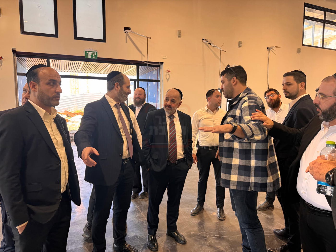 "קרב המרפקים" בעצרת | 'זופניק בכיכר' עם כל התמונות, הנייעס והחשיפות של השבוע