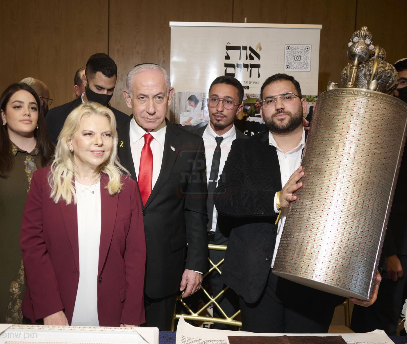 "קרב המרפקים" בעצרת | 'זופניק בכיכר' עם כל התמונות, הנייעס והחשיפות של השבוע