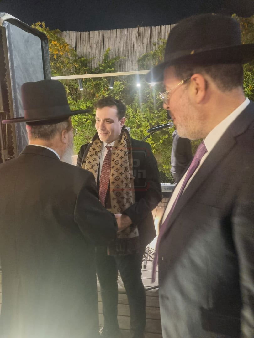 "קרב המרפקים" בעצרת | 'זופניק בכיכר' עם כל התמונות, הנייעס והחשיפות של השבוע