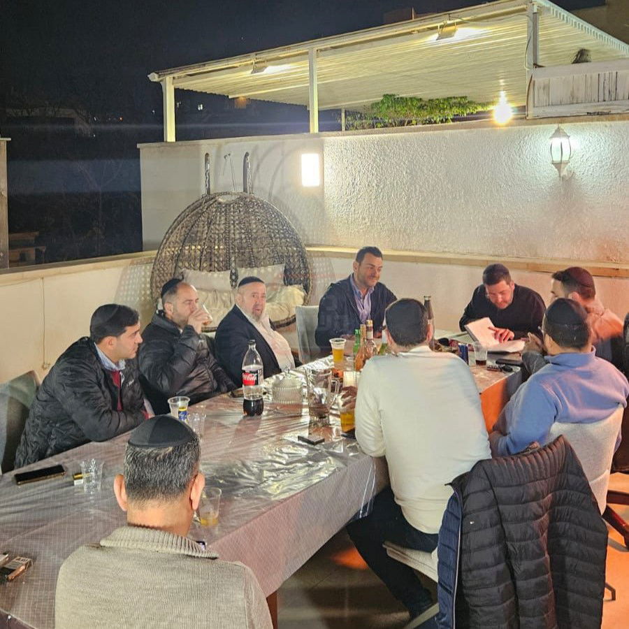 "קרב המרפקים" בעצרת | 'זופניק בכיכר' עם כל התמונות, הנייעס והחשיפות של השבוע