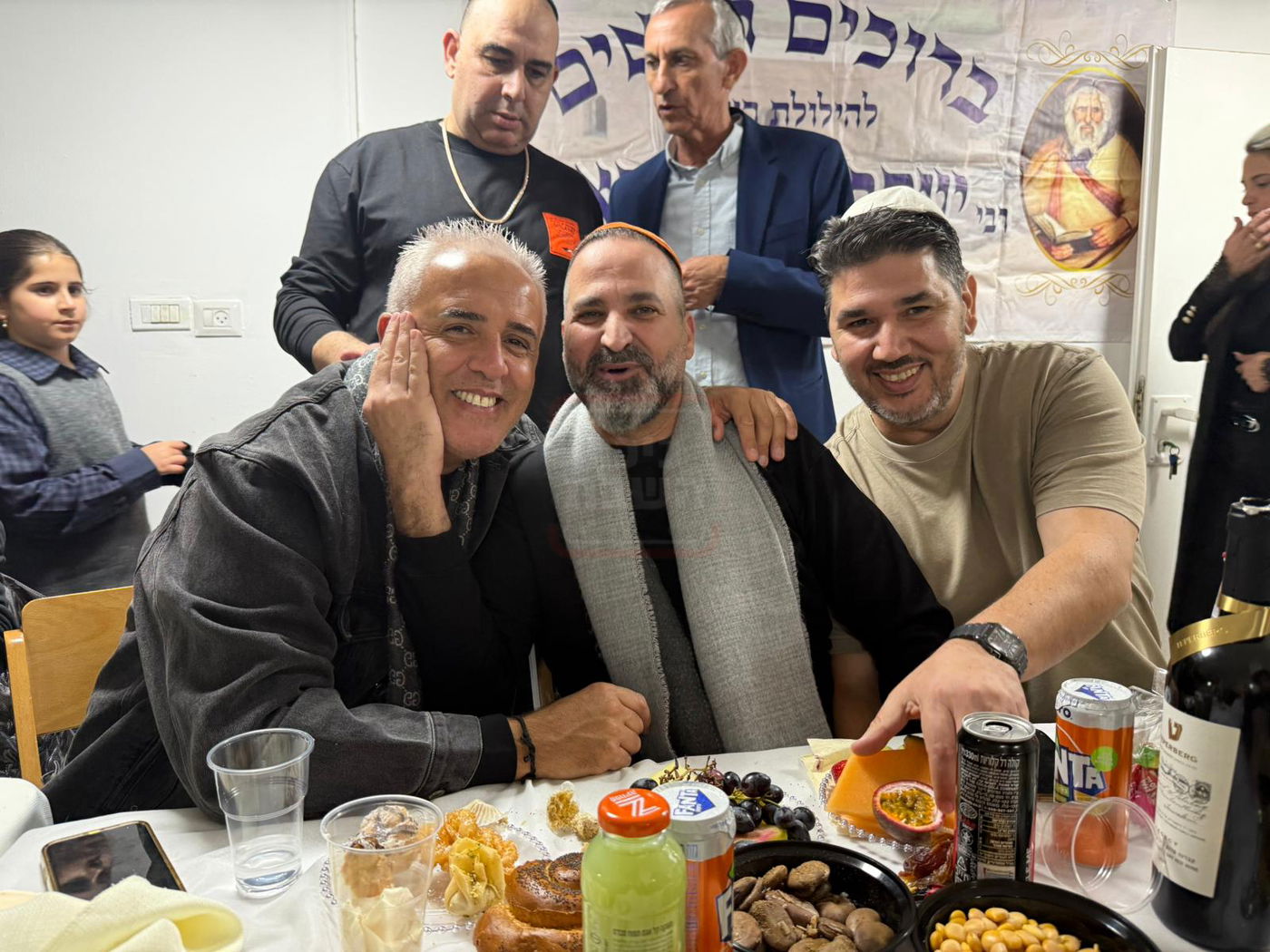 "קרב המרפקים" בעצרת | 'זופניק בכיכר' עם כל התמונות, הנייעס והחשיפות של השבוע