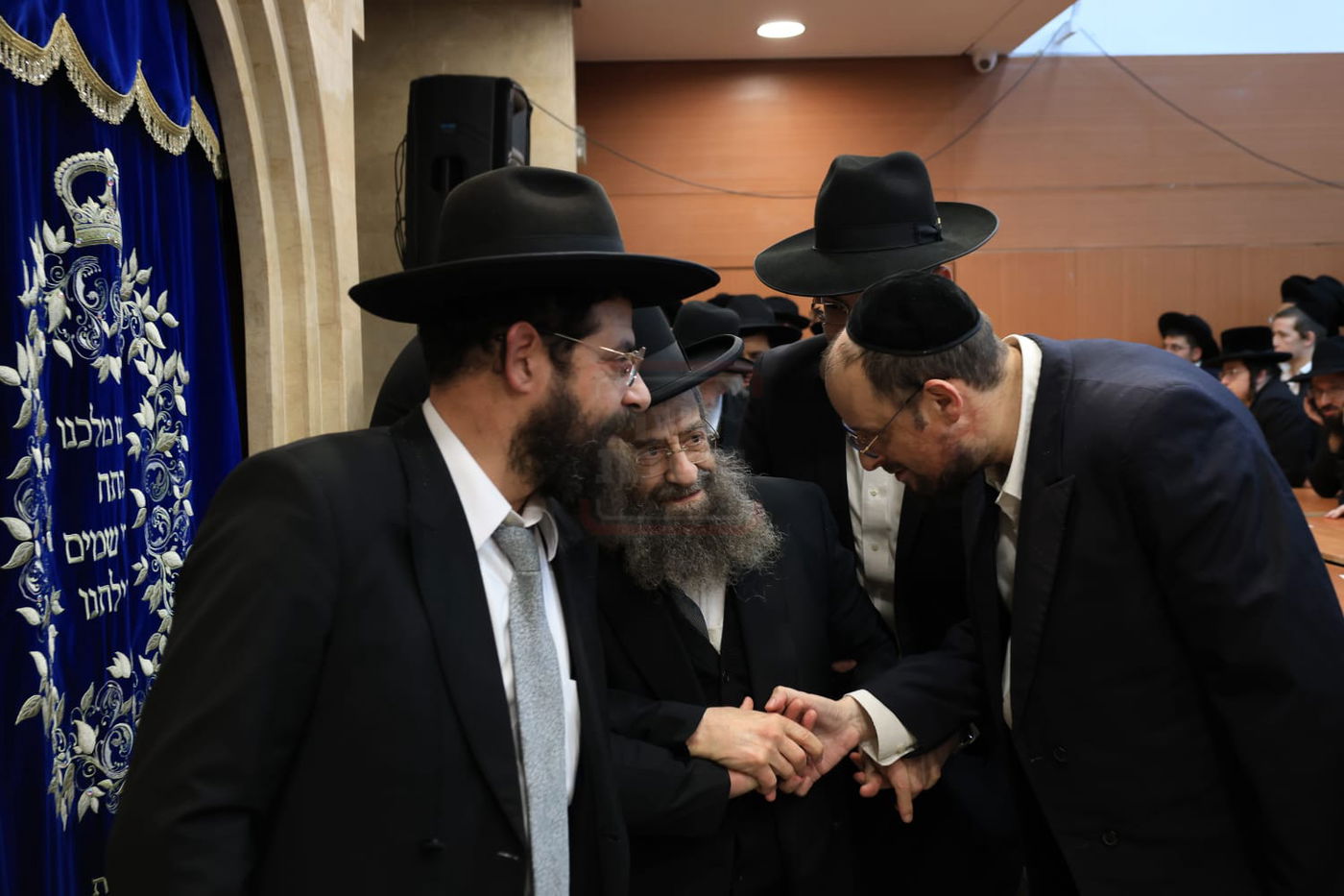 "קרב המרפקים" בעצרת | 'זופניק בכיכר' עם כל התמונות, הנייעס והחשיפות של השבוע