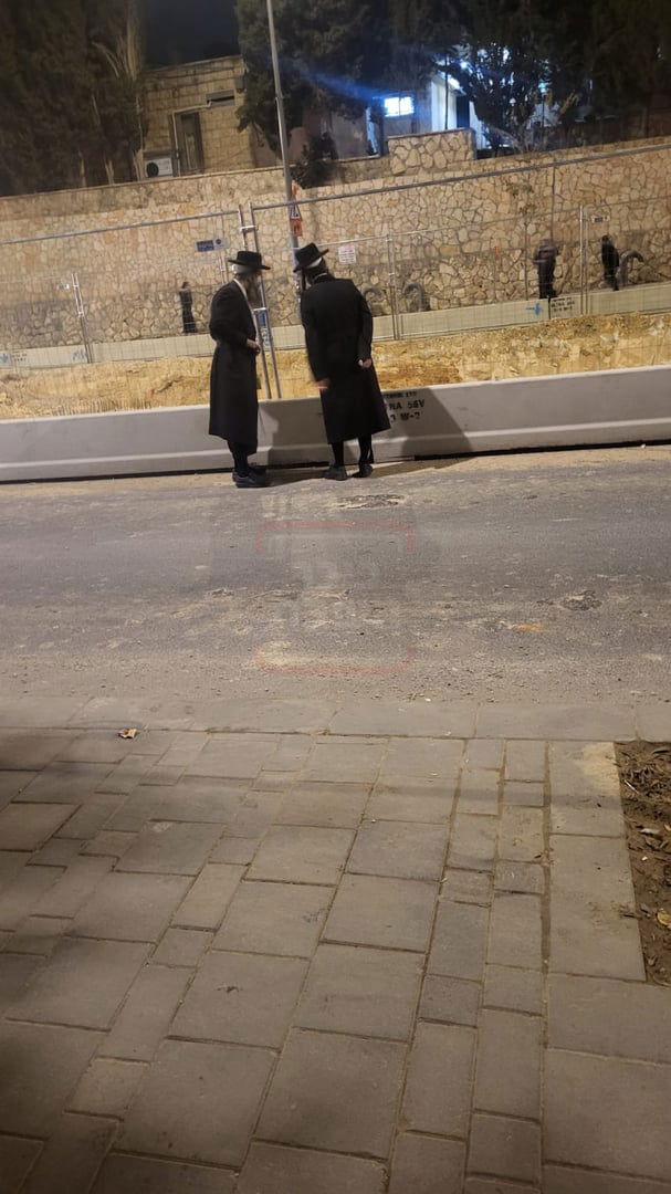 קרויס ע"י הרכבת הקלה