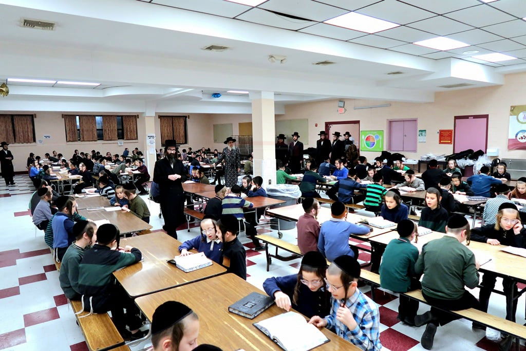 האדמו"ר מסאטמר בביקור בישיבת המתמידים "רץ למשנה" בקרית יואל