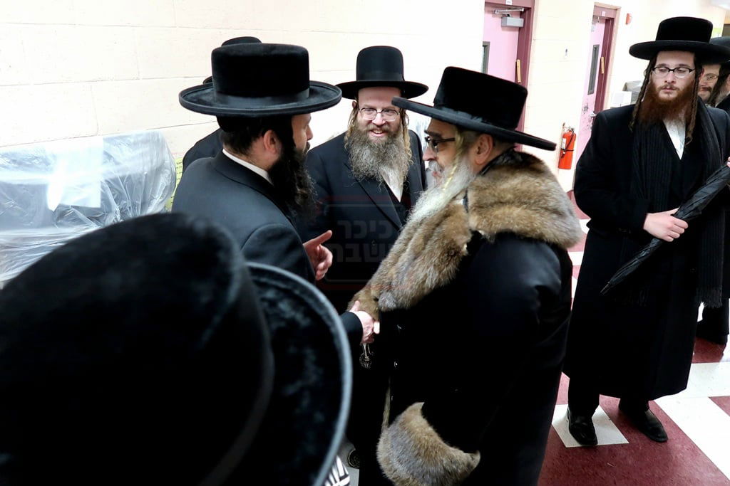 האדמו"ר מסאטמר בביקור בישיבת המתמידים "רץ למשנה" בקרית יואל