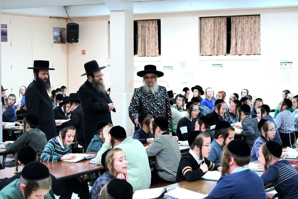 האדמו"ר מסאטמר בביקור בישיבת המתמידים "רץ למשנה" בקרית יואל