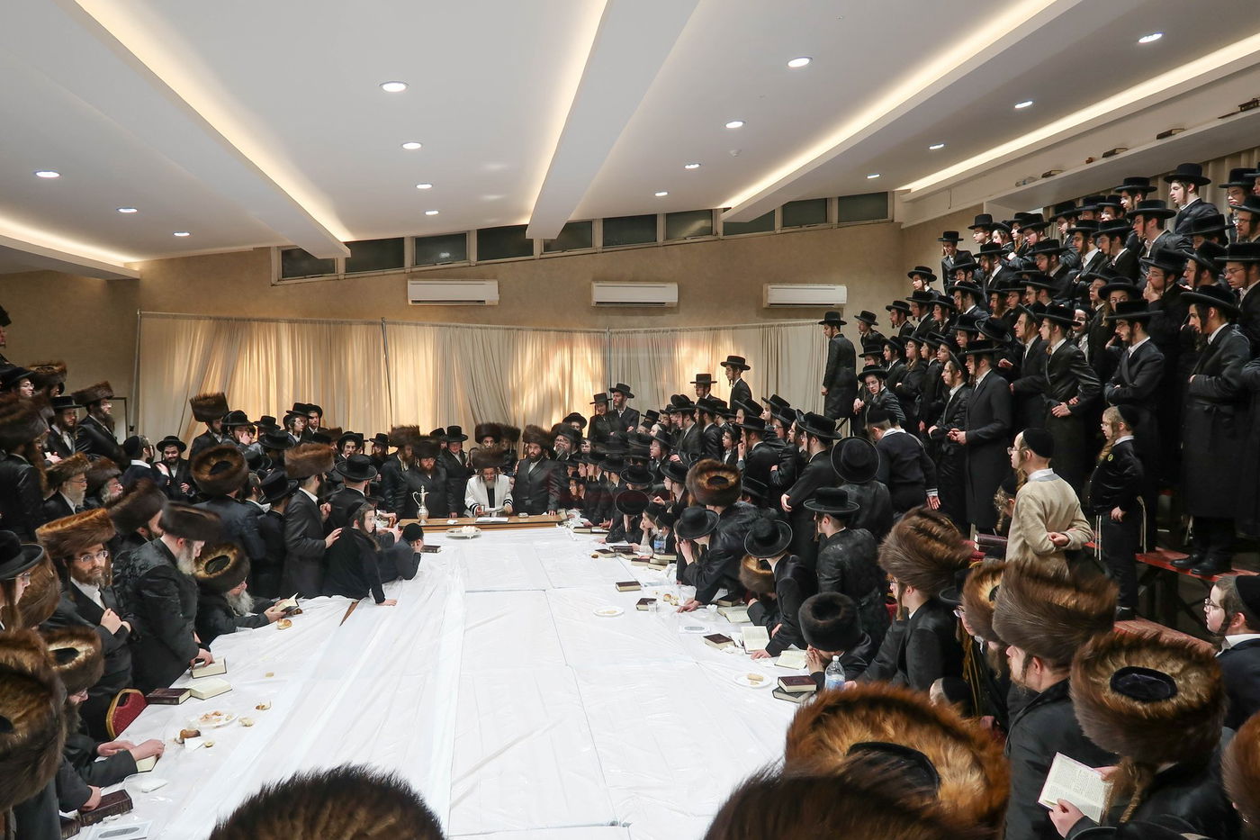 האדמו"ר מקרעטשניף סיגעט בביקור בלונדון