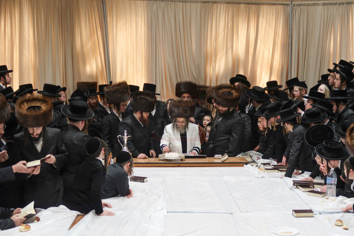 האדמו"ר מקרעטשניף סיגעט בביקור בלונדון