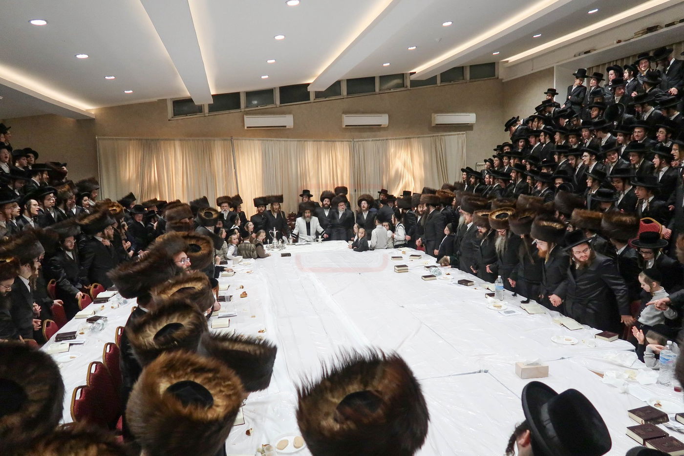 האדמו"ר מקרעטשניף סיגעט בביקור בלונדון