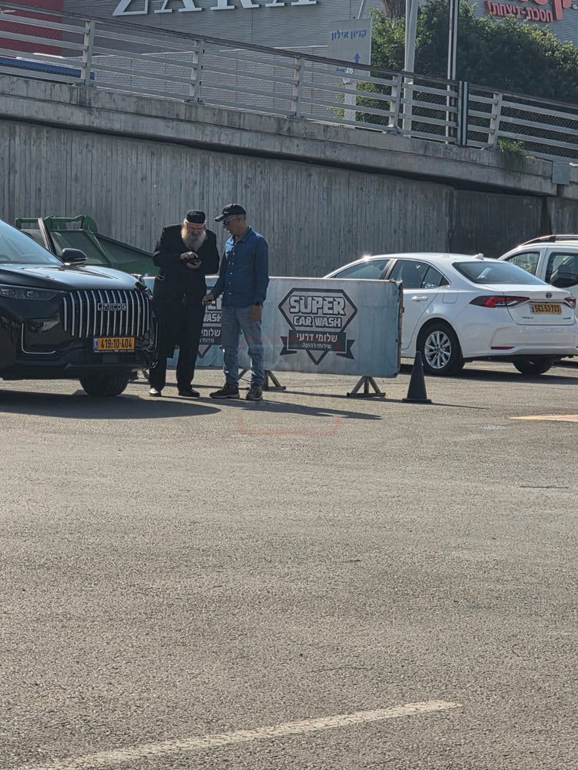 בכיר אמריקאי חסם עיתונאי חרדי | 'זופניק בכיכר' עם כל התמונות, הנייעס והחשיפות של השבוע