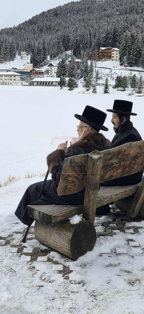 האדמו"ר מסערט ויז'ניץ בנאות דשא בשווייץ