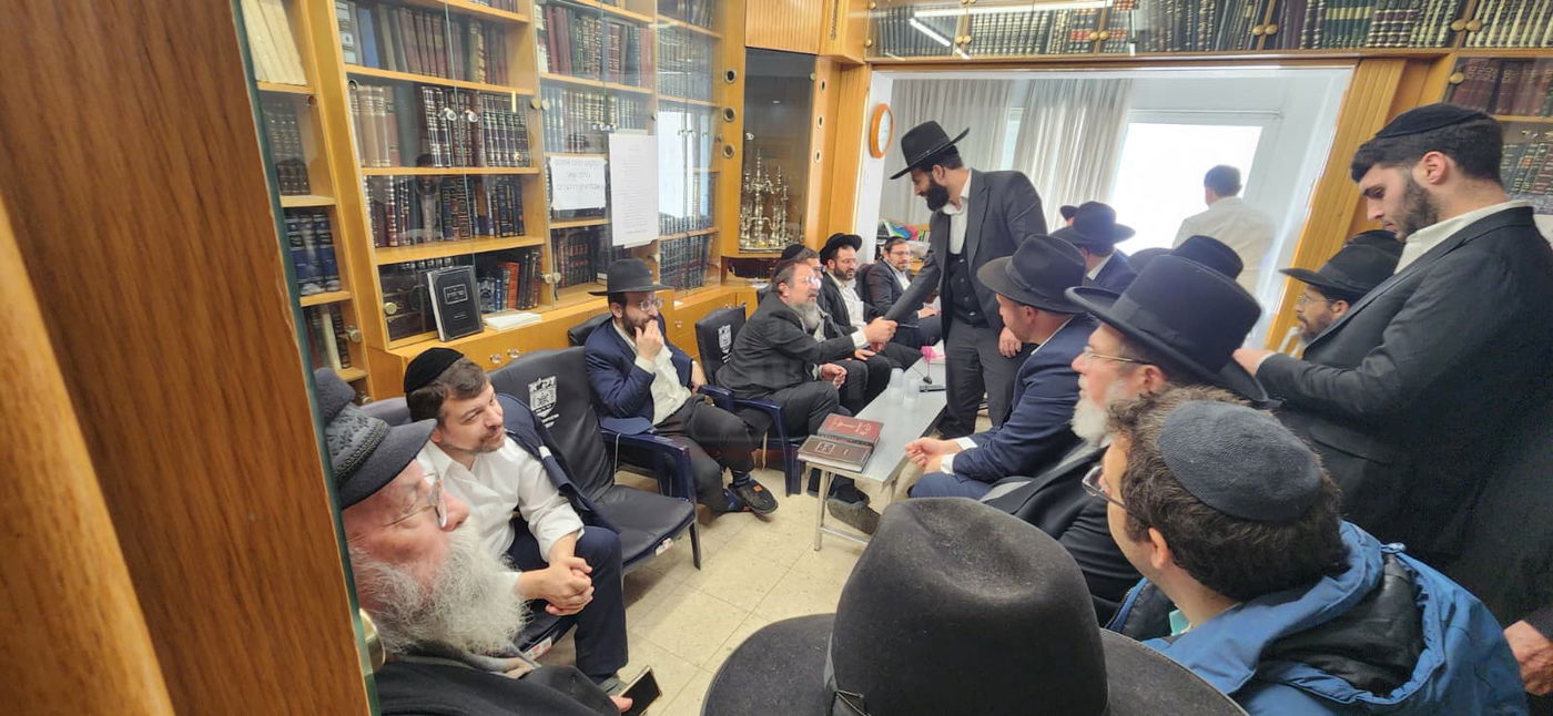 בכיר אמריקאי חסם עיתונאי חרדי | 'זופניק בכיכר' עם כל התמונות, הנייעס והחשיפות של השבוע