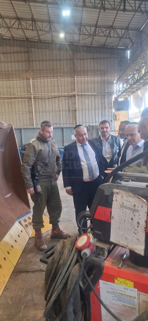 בכיר אמריקאי חסם עיתונאי חרדי | 'זופניק בכיכר' עם כל התמונות, הנייעס והחשיפות של השבוע