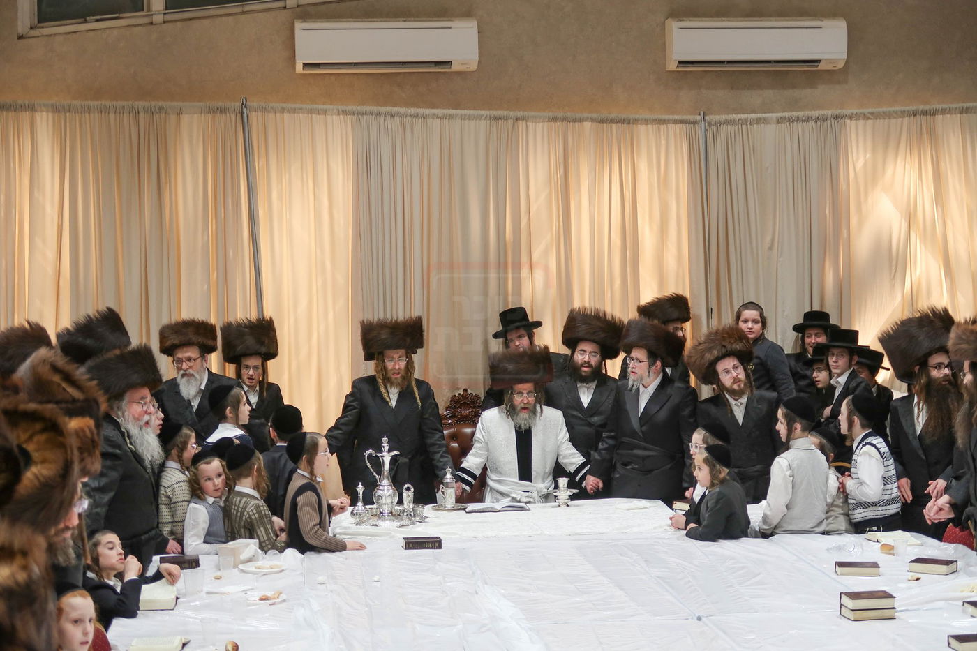 האדמו"ר מקרעטשניף סיגעט בביקור בלונדון