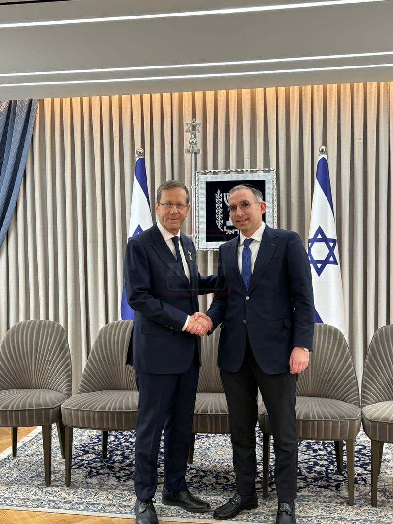 בכיר אמריקאי חסם עיתונאי חרדי | 'זופניק בכיכר' עם כל התמונות, הנייעס והחשיפות של השבוע