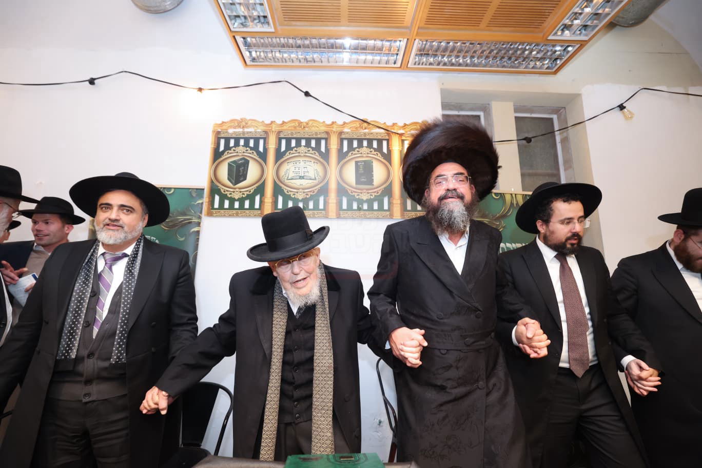 בכיר אמריקאי חסם עיתונאי חרדי | 'זופניק בכיכר' עם כל התמונות, הנייעס והחשיפות של השבוע