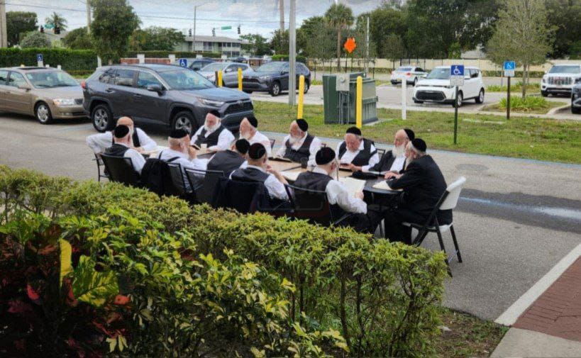 בכיר אמריקאי חסם עיתונאי חרדי | 'זופניק בכיכר' עם כל התמונות, הנייעס והחשיפות של השבוע