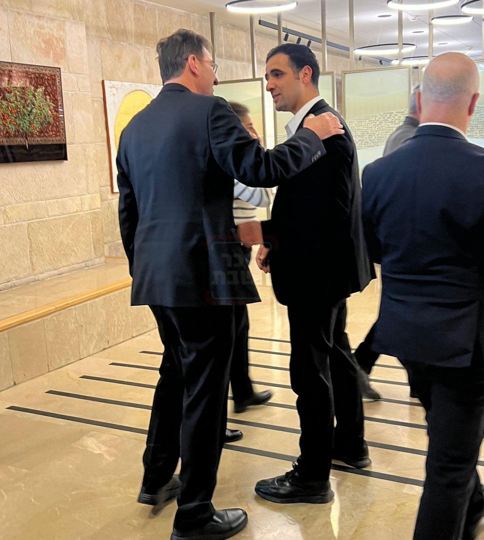 בכיר אמריקאי חסם עיתונאי חרדי | 'זופניק בכיכר' עם כל התמונות, הנייעס והחשיפות של השבוע