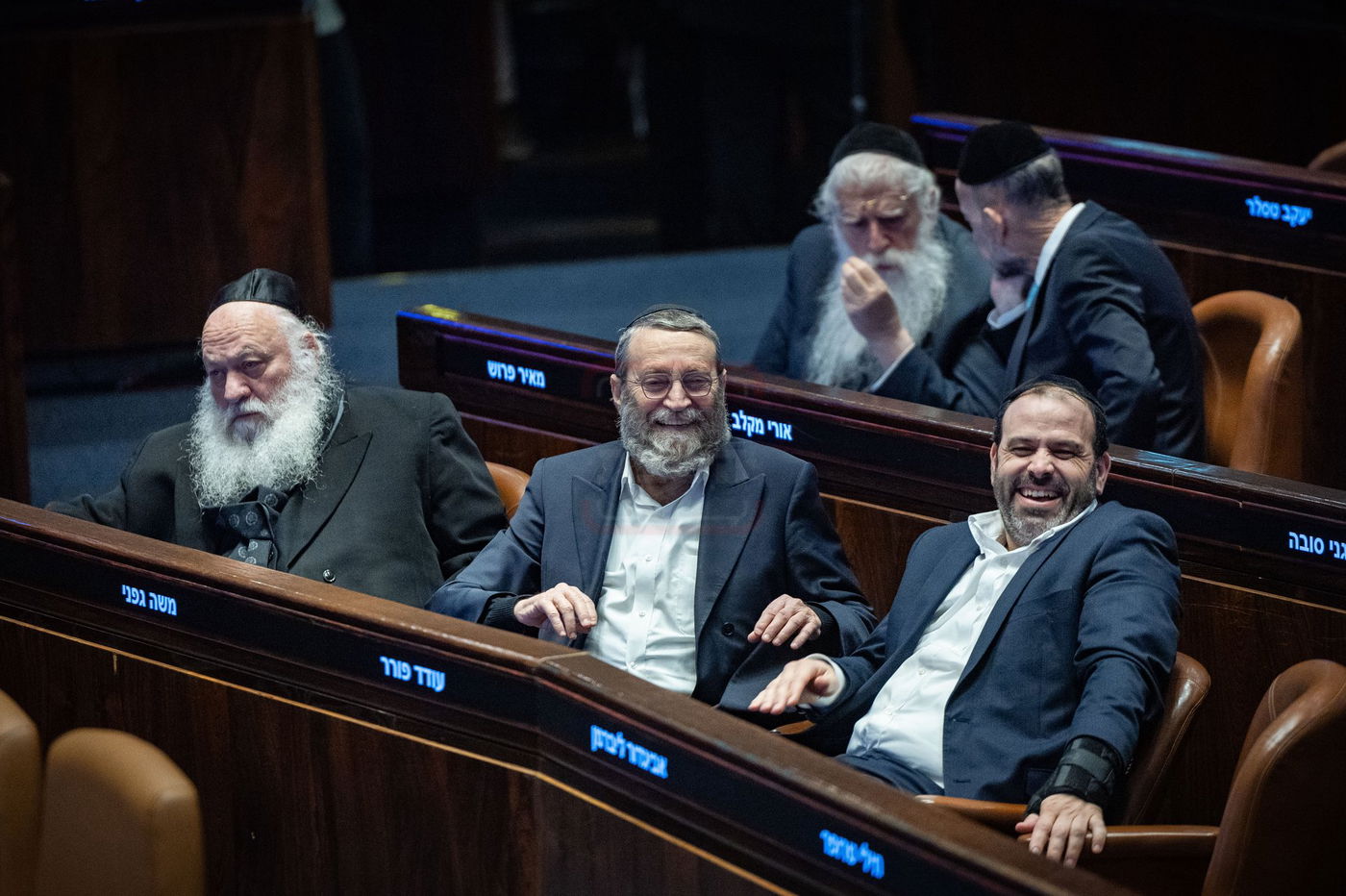 בכיר אמריקאי חסם עיתונאי חרדי | 'זופניק בכיכר' עם כל התמונות, הנייעס והחשיפות של השבוע