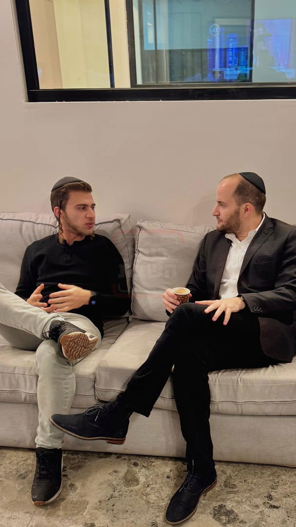 בכיר אמריקאי חסם עיתונאי חרדי | 'זופניק בכיכר' עם כל התמונות, הנייעס והחשיפות של השבוע