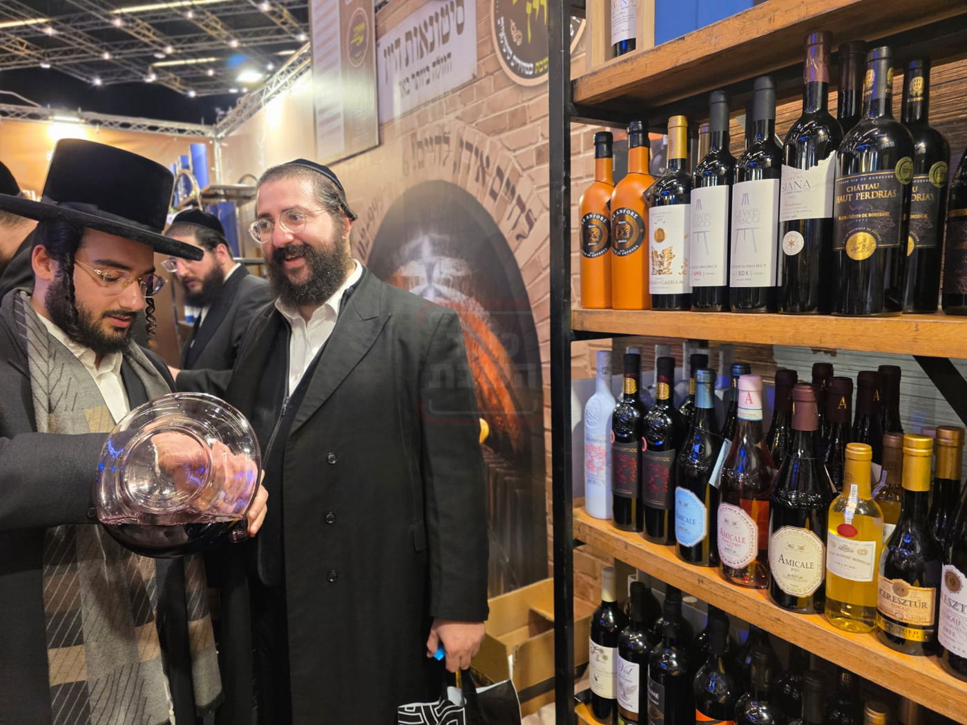 בכיר אמריקאי חסם עיתונאי חרדי | 'זופניק בכיכר' עם כל התמונות, הנייעס והחשיפות של השבוע