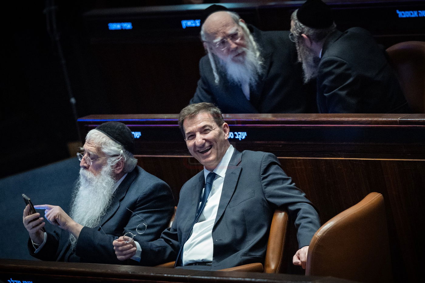 בכיר אמריקאי חסם עיתונאי חרדי | 'זופניק בכיכר' עם כל התמונות, הנייעס והחשיפות של השבוע