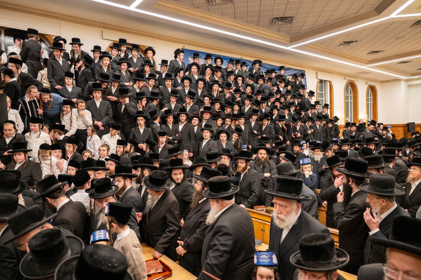 הרה"צ רבי אהרן מרדכי רוקח בביקור במומטריאול