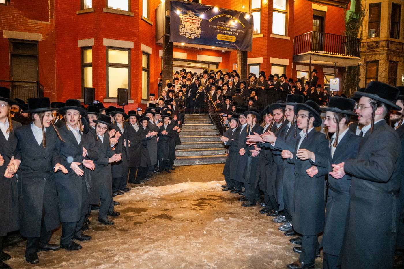 הרה"צ רבי אהרן מרדכי רוקח בביקור במומטריאול