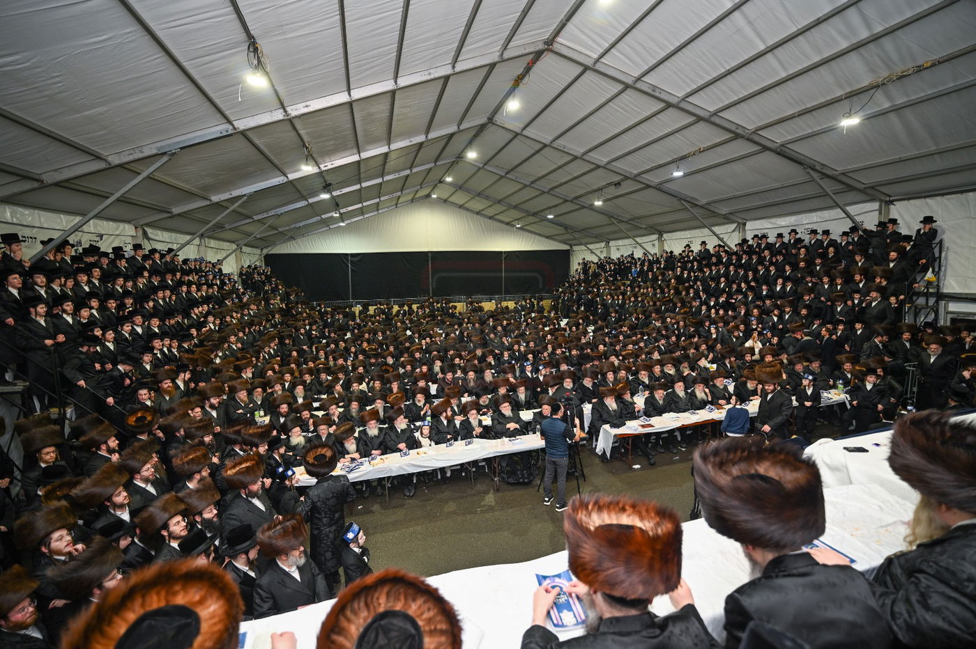 הרה"צ רבי אהרן מרדכי רוקח, מוצאי שב"ק במונטריאול