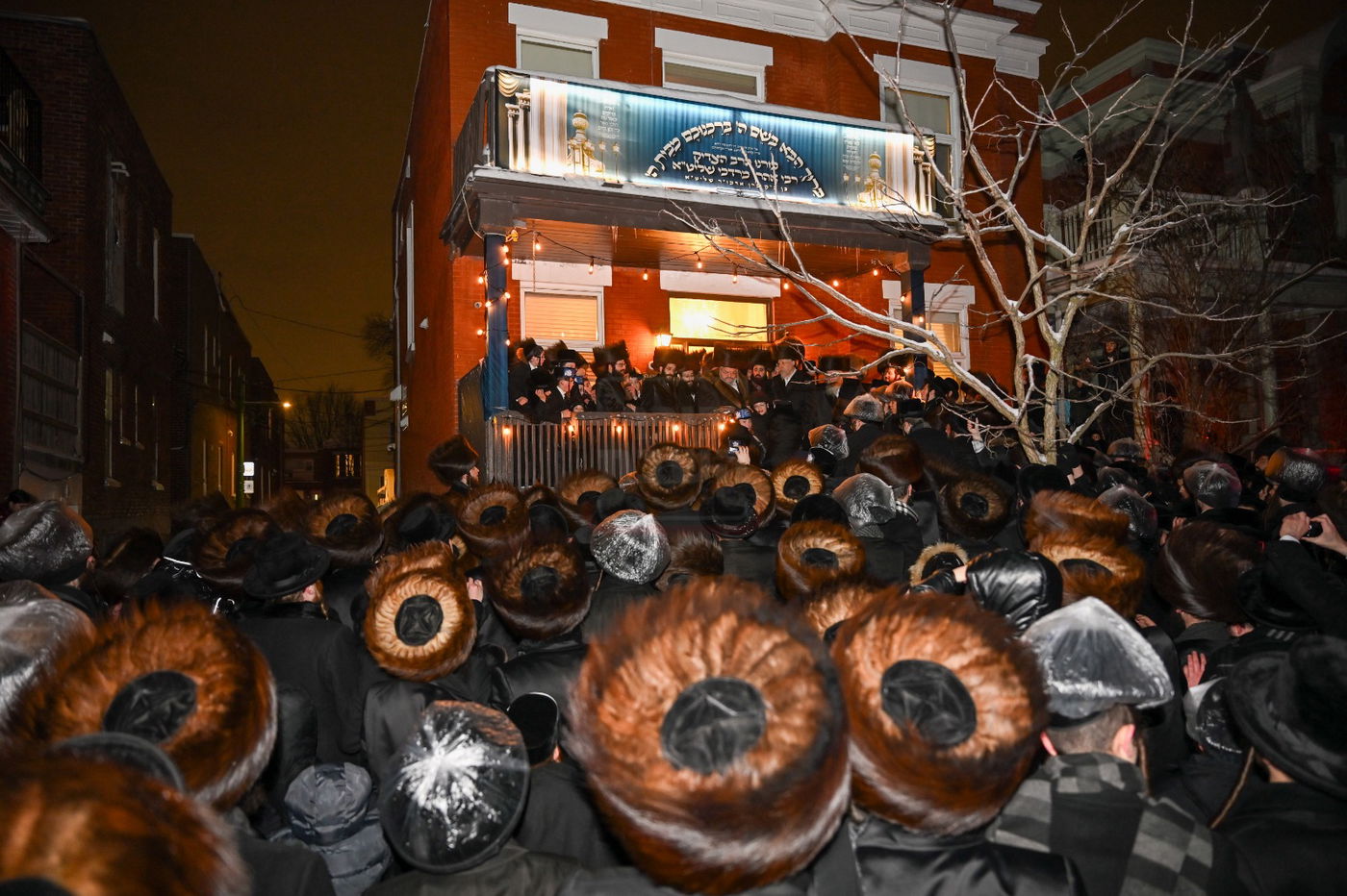 הרה"צ רבי אהרן מרדכי רוקח, מוצאי שב"ק במונטריאול