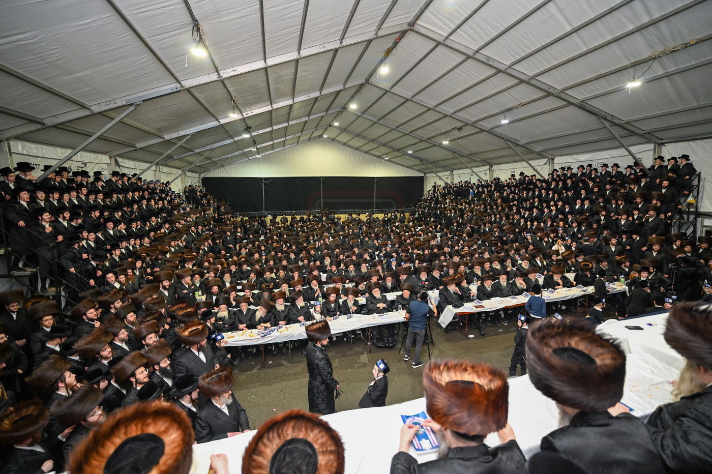 הרה"צ רבי אהרן מרדכי רוקח, מוצאי שב"ק במונטריאול
