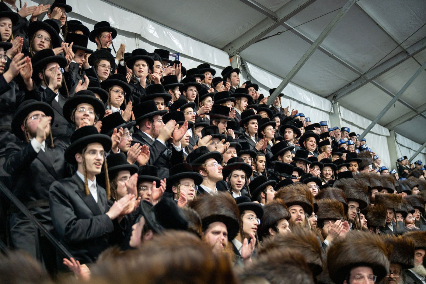 הרה"צ רבי אהרן מרדכי רוקח, מוצאי שב"ק במונטריאול
