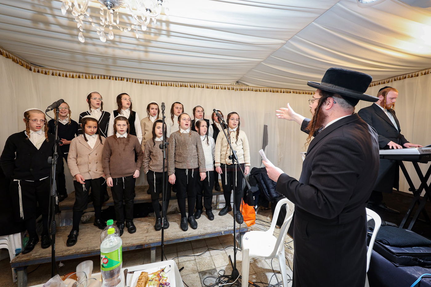 קביעת מזוזות לתלמוד תורה תולדות אהרן בטבריה