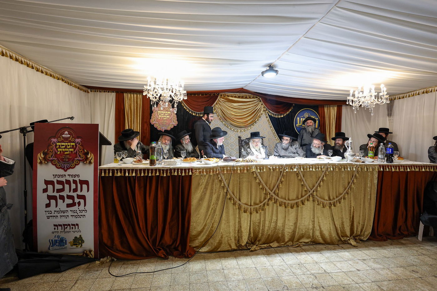 קביעת מזוזות לתלמוד תורה תולדות אהרן בטבריה