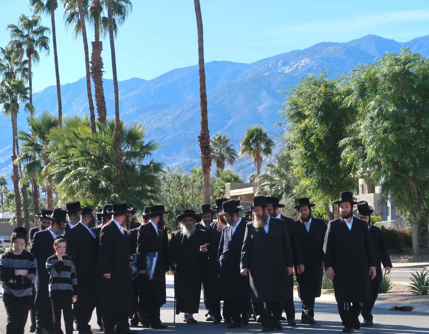 האדמו"ר מסאטמר במנוחה בפאלם ספרינגס 