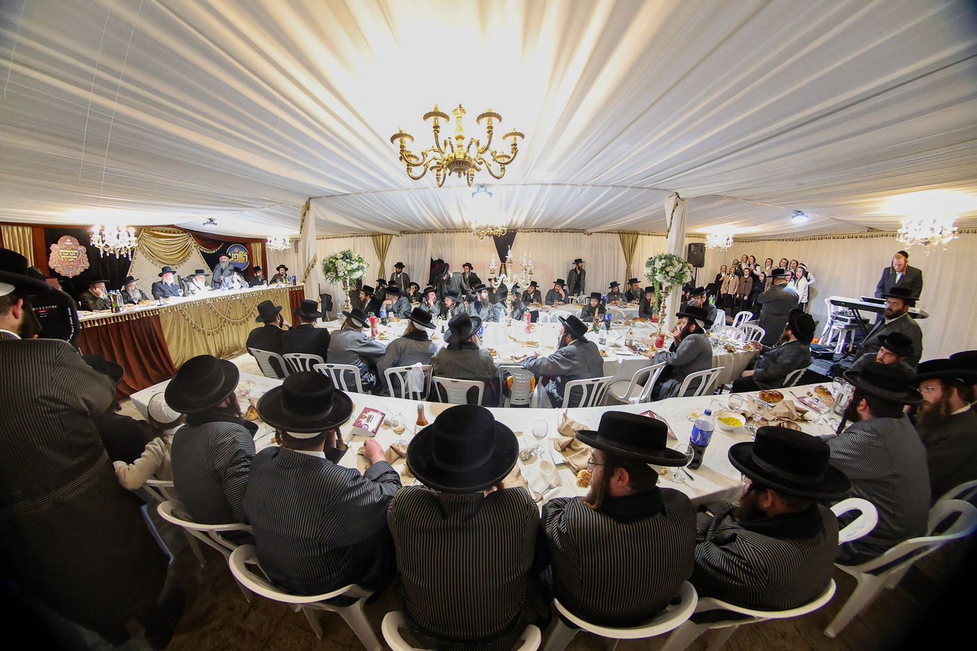 קביעת מזוזות לתלמוד תורה תולדות אהרן בטבריה