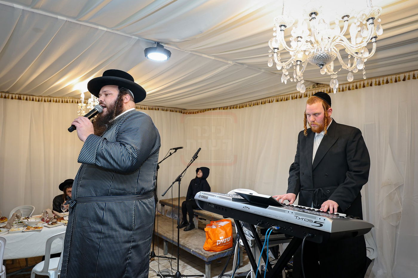 קביעת מזוזות לתלמוד תורה תולדות אהרן בטבריה