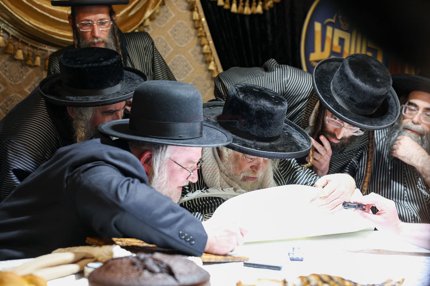 קביעת מזוזות לתלמוד תורה תולדות אהרן בטבריה