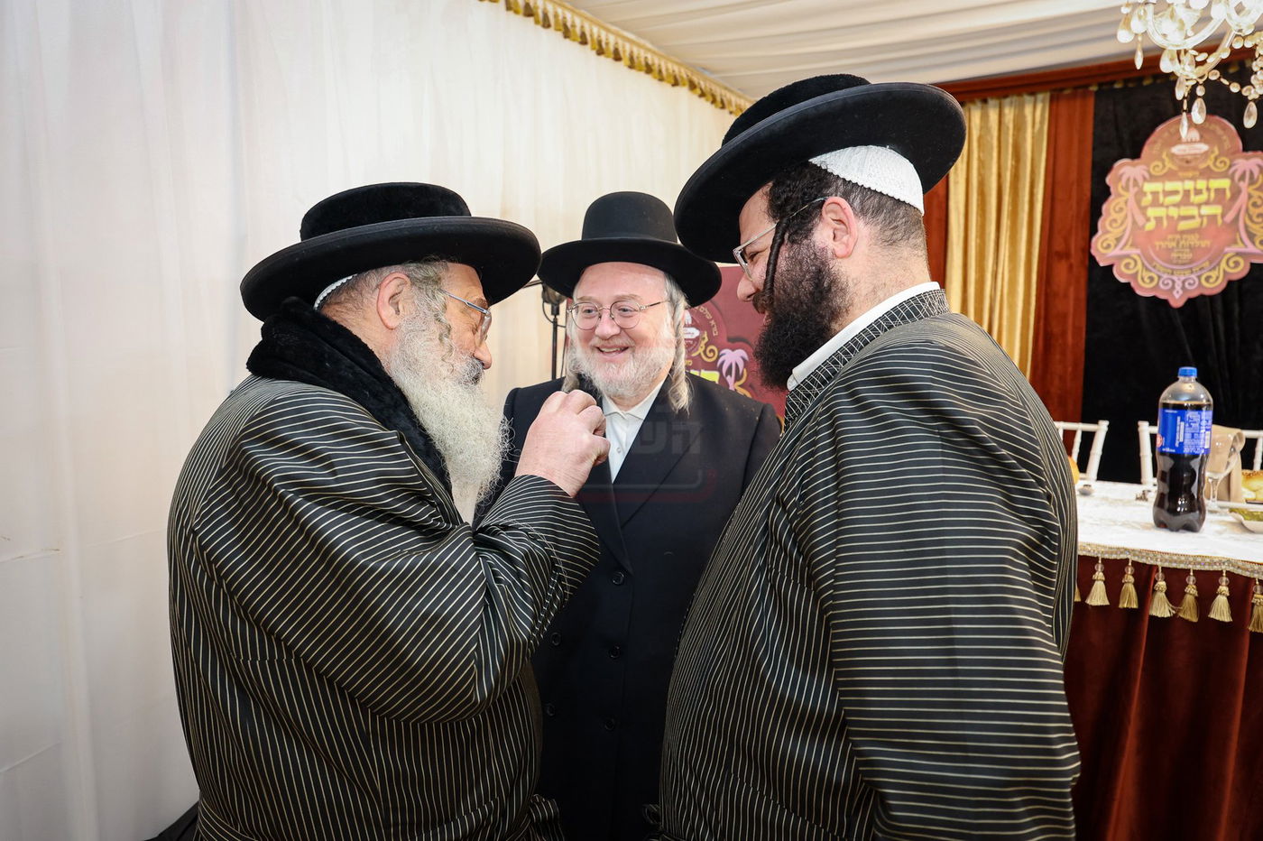 קביעת מזוזות לתלמוד תורה תולדות אהרן בטבריה