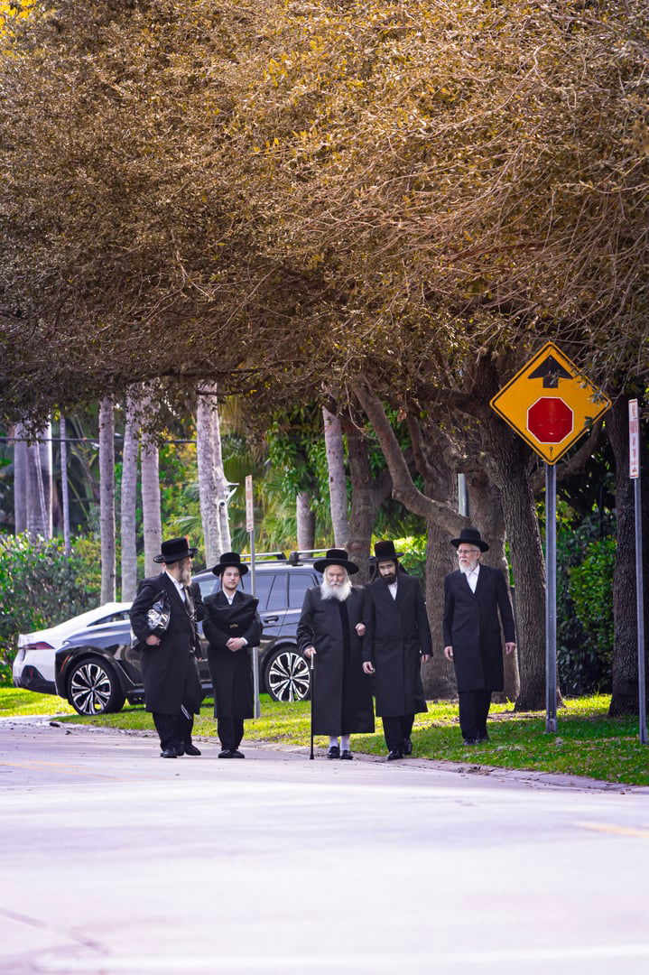 האדמו"ר מבאבוב במנוחה בפלורידה