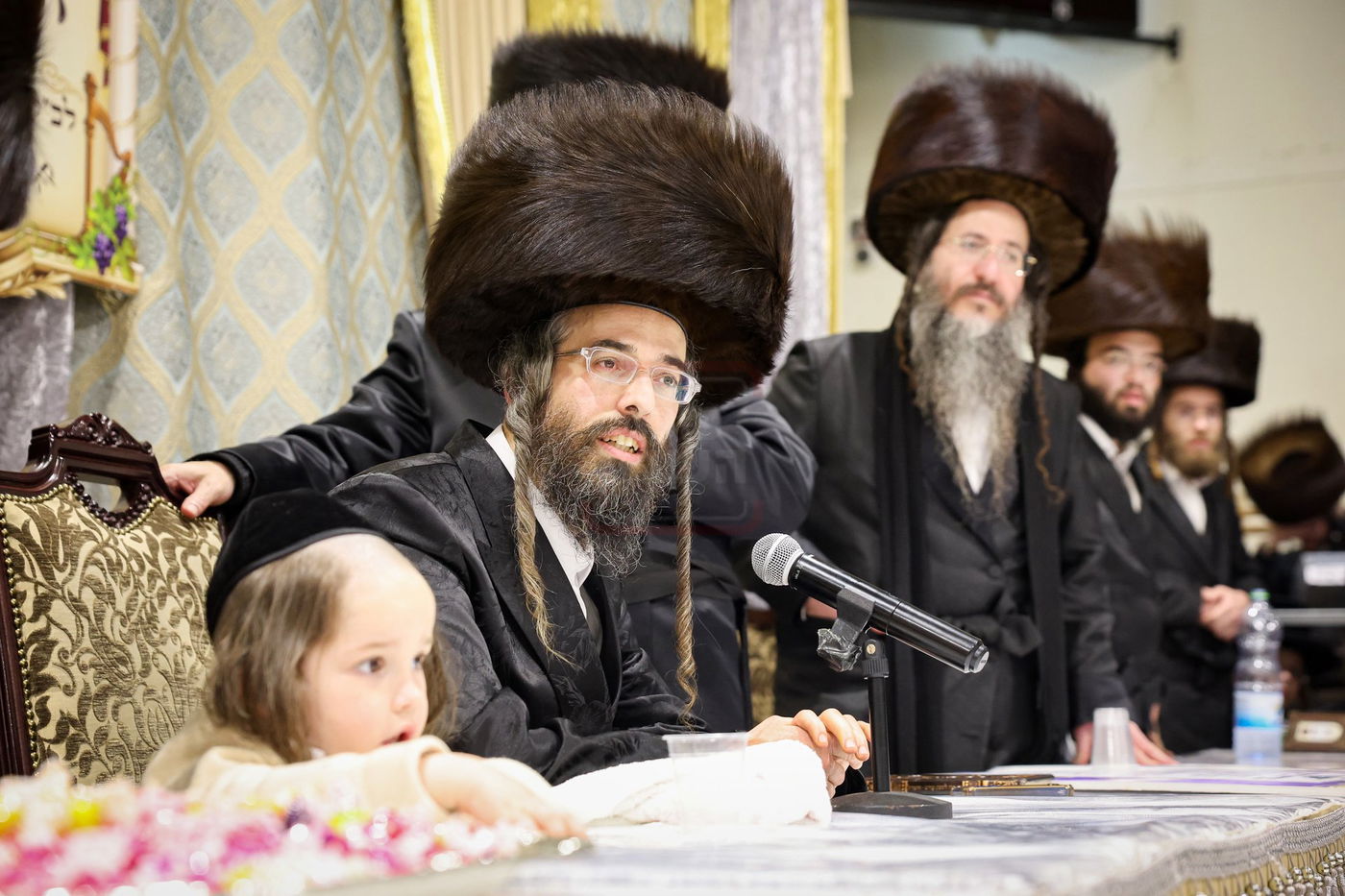 שבת אופריף בחצה"ק זוועהיל