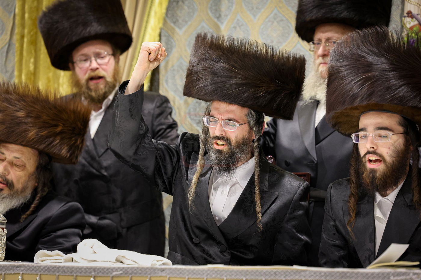 שבת אופריף בחצה"ק זוועהיל