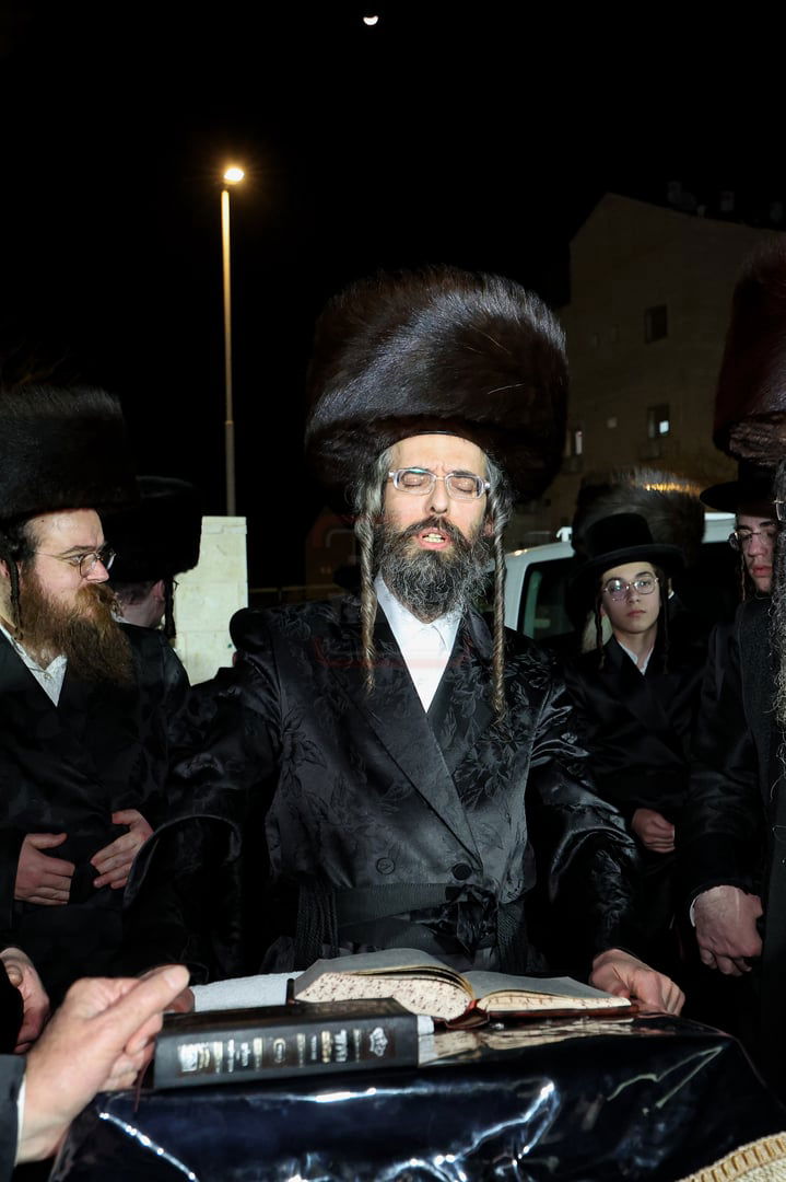 שבת אופריף בחצה"ק זוועהיל