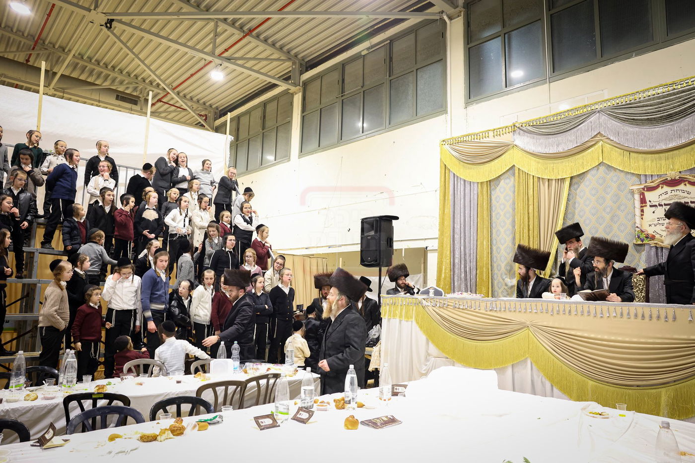 שבת אופריף בחצה"ק זוועהיל