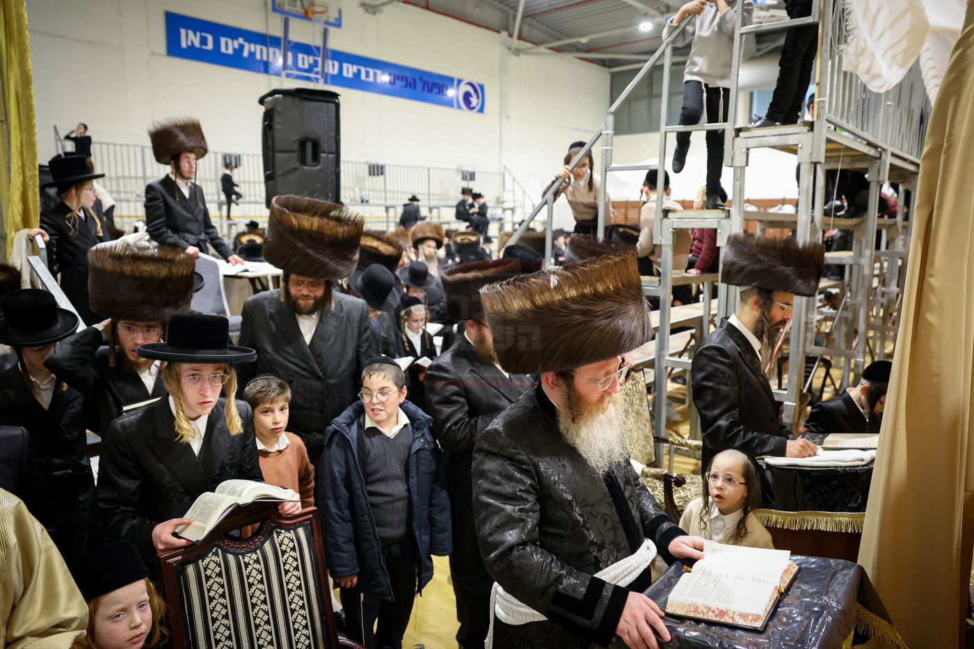 שבת אופריף בחצה"ק זוועהיל