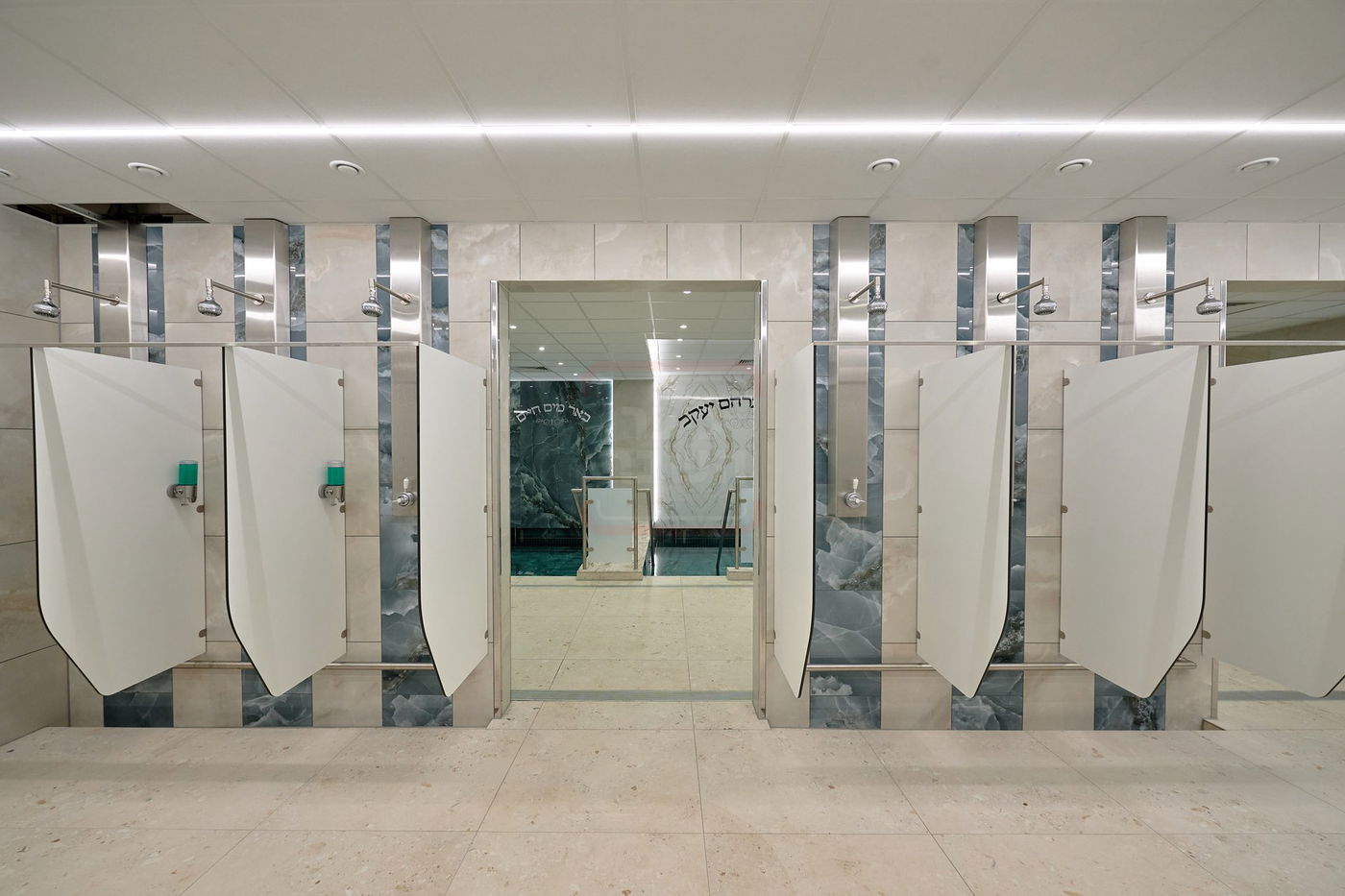 חנוכת המקווה בלונדון